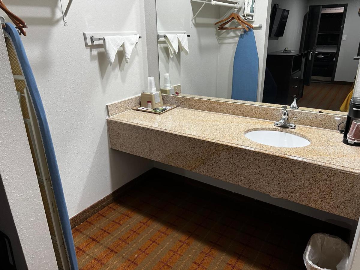 Economy Inn Ashdown Buitenkant foto
